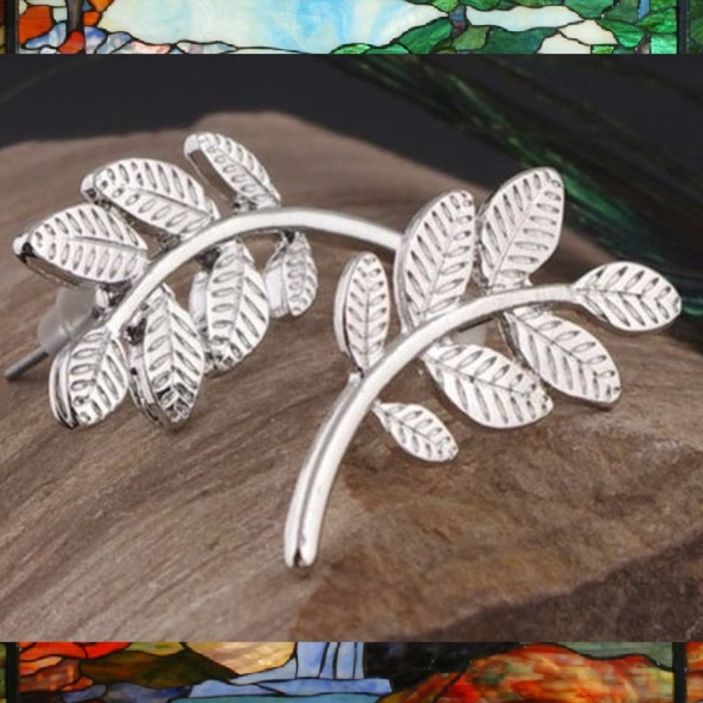 NEW Hot Pair Elegant Charming Silver Leaf Earrings